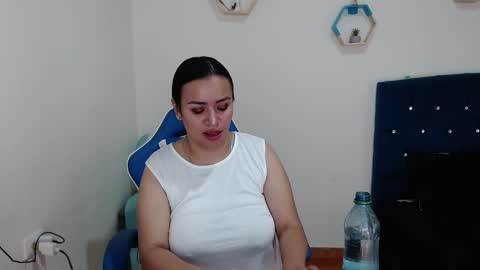 Snapshot of _vitoria1 chatting on December 24, 2024, 4:55 am Victoria online show from December 24, 2024, 4:55 am