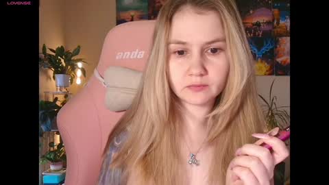 Enni online show from October 2, 2025, 6:42 am