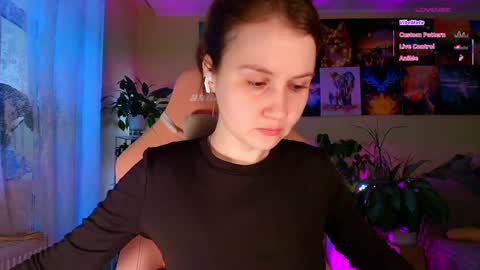 Enni online show from February 12, 2026, 7:58 am