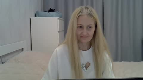 _xsharonx_ online show from January 11, 2025, 2:47 pm
