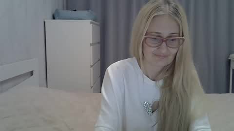 _xsharonx_ online show from January 11, 2025, 5:51 pm