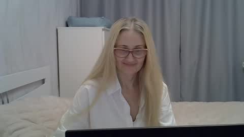 _xsharonx_ online show from January 13, 2025, 5:02 pm