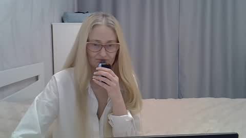_xsharonx_ online show from January 14, 2025, 12:56 pm