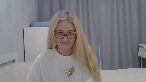 _xsharonx_ online show from February 1, 2025, 11:10 am