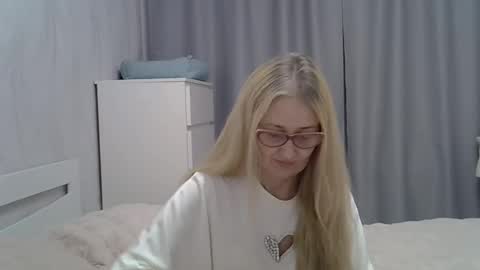 _xsharonx_ online show from February 1, 2025, 8:26 pm