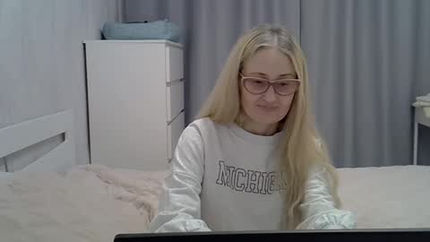 _xsharonx_ online show from February 2, 2025, 5:04 pm