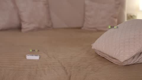 Snapshot of _your_angel chatting on December 7, 2024, 3:58 am YOUR ANGEL online show from December 7, 2024, 3:58 am