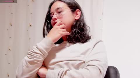 Snapshot of _your_little_nut chatting on October 31, 2025, 3:46 pm Macca and Ana online show from October 31, 2025, 3:46 pm