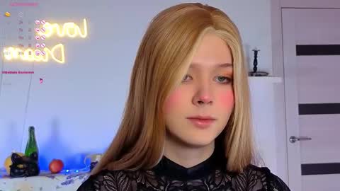 Snapshot of _yourfoxy_ chatting on November 17, 2025, 2:12 pm LITTLE FOX online show from November 17, 2025, 2:12 pm