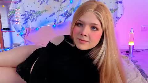 Snapshot of _yourfoxy_ chatting on November 21, 2025, 4:27 pm LITTLE FOX online show from November 21, 2025, 4:27 pm