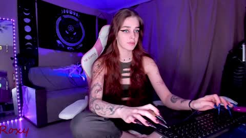 Snapshot of _yourwetdreams_ chatting on December 28, 2024, 6:40 pm Roxy online show from December 28, 2024, 6:40 pm