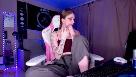 Snapshot of _yourwetdreams_ chatting on February 24, 2025, 12:52 am Roxy online show from February 24, 2025, 12:52 am