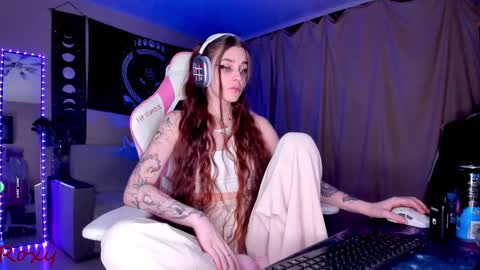 Snapshot of _yourwetdreams_ chatting on February 25, 2025, 2:36 am Roxy online show from February 25, 2025, 2:36 am