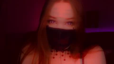 Roxy online show from November 28, 2025, 7:49 pm