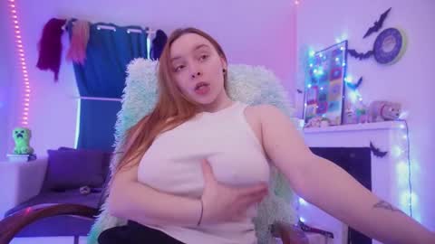 Snapshot of _yummy_girl_ chatting on February 14, 2026, 10:01 am Polly online show from February 14, 2026, 10:01 am