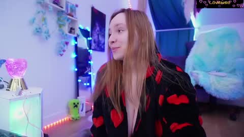 Snapshot of _yummy_girl_ chatting on May 16, 2026, 12:26 pm Polly online show from May 16, 2026, 12:26 pm