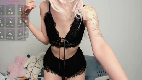 Mia online show from June 3, 2026, 9:31 pm