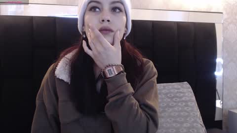 Yuyi online show from January 7, 2025, 11:05 am