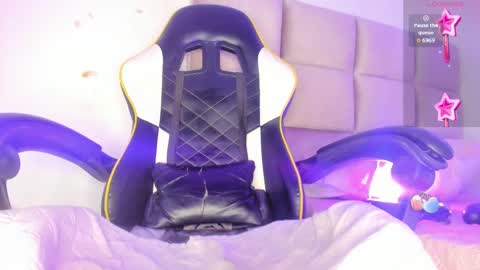  Zoe  online show from January 10, 2025, 11:50 pm