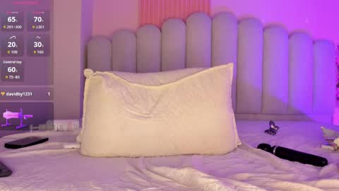  Zoe  online show from May 25, 2026, 9:54 pm