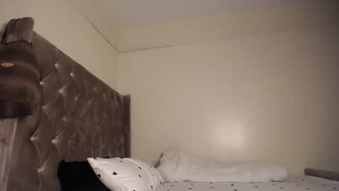 Snapshot of _zoilah chatting on October 3, 2025, 1:35 am Zoilah online show from October 3, 2025, 1:35 am