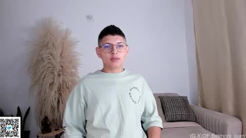 a_lejandro_0_8 online show from April 23, 2026, 2:24 am