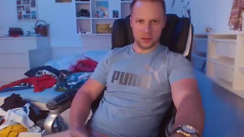 Long distance cumshot online show from December 9, 2024, 9:28 am