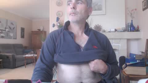 Snapshot of aalex1717 chatting on November 6, 2025, 8:26 am Aalex1717 online show from November 6, 2025, 8:26 am