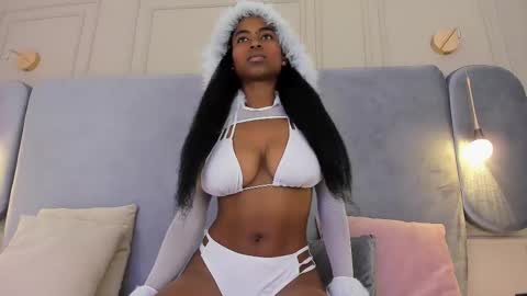 Snapshot of aaliyah_mml chatting on February 28, 2025, 8:07 pm Aaliyah online show from February 28, 2025, 8:07 pm