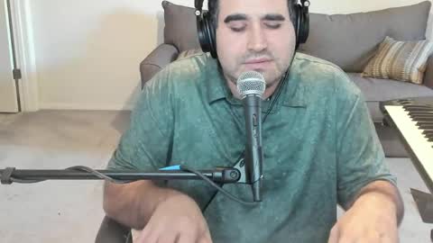 Snapshot of aaroleplayer chatting on June 4, 2026, 11:44 pm Aaron online show from June 4, 2026, 11:44 pm