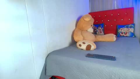 Aaron y Antonella online show from September 21, 2025, 8:43 pm