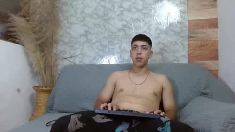 Aaron y Antonella online show from October 19, 2025, 8:42 pm