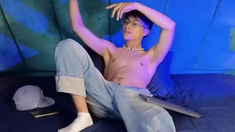 Snapshot of aaron_eze chatting on September 23, 2025, 9:40 pm Aaron Ezequiel online show from September 23, 2025, 9:40 pm