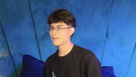 Snapshot of aaron_eze chatting on October 10, 2025, 8:19 pm Aaron Ezequiel online show from October 10, 2025, 8:19 pm