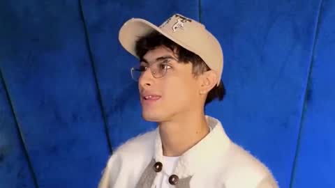 Snapshot of aaron_eze chatting on October 26, 2025, 8:48 pm Aaron Ezequiel online show from October 26, 2025, 8:48 pm