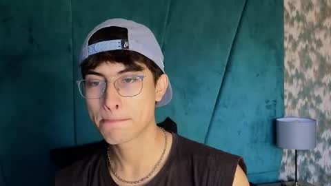 Snapshot of aaron_eze chatting on November 2, 2025, 9:39 pm Aaron Ezequiel online show from November 2, 2025, 9:39 pm