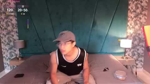 Aaron Ezequiel online show from February 8, 2026, 9:40 pm