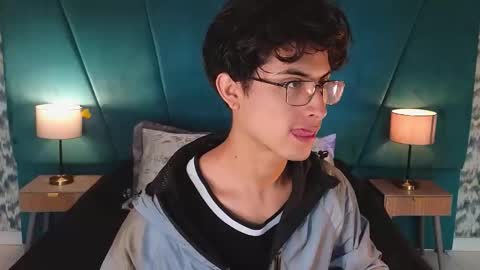 Aaron Ezequiel online show from June 3, 2026, 1:03 pm