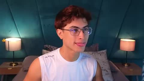 Snapshot of aaron_eze chatting on July 2, 2026, 1:39 pm Aaron Ezequiel online show from July 2, 2026, 1:39 pm