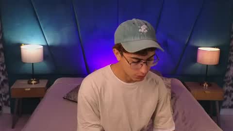 Snapshot of aaron_eze chatting on July 19, 2026, 12:09 pm Aaron Ezequiel online show from July 19, 2026, 12:09 pm
