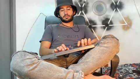 aaron_haren1 online show from September 18, 2025, 2:02 am
