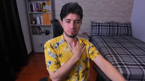 Aaron online show from November 19, 2025, 5:02 pm