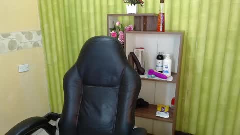 Snapshot of aaronbakers chatting on February 17, 2025, 5:14 am im NiallDun online show from February 17, 2025, 5:14 am