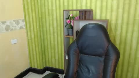 Snapshot of aaronbakers chatting on February 27, 2025, 5:45 am im NiallDun online show from February 27, 2025, 5:45 am