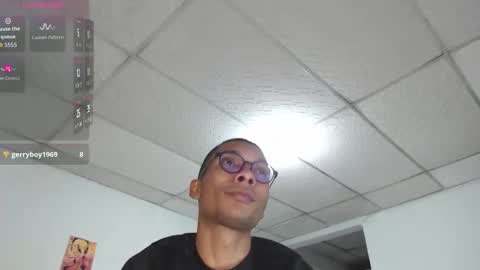 Heyy my name is Aaron online show from November 26, 2025, 4:46 am