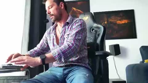 Aaron online show from June 15, 2026, 4:58 am