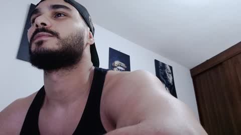 Snapshot of aaronteylor chatting on December 8, 2024, 2:19 pm aaronteylor online show from December 8, 2024, 2:19 pm