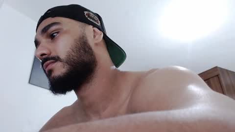 Snapshot of aaronteylor chatting on December 17, 2024, 10:55 am aaronteylor online show from December 17, 2024, 10:55 am