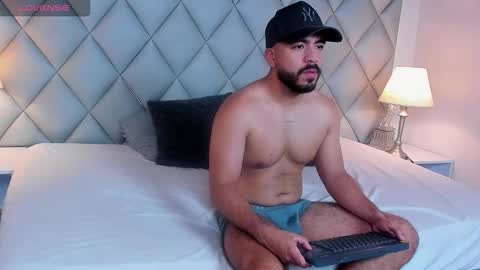 Snapshot of aaronvegaa chatting on January 15, 2026, 4:44 pm Aaron Vegaa online show from January 15, 2026, 4:44 pm