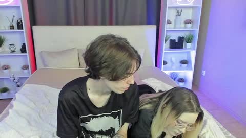 Snapshot of aataraxx chatting on December 14, 2024, 12:12 pm Fiona and Harry online show from December 14, 2024, 12:12 pm